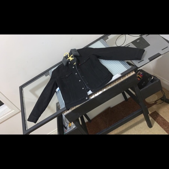 Levis Jean Jacket - Picture 3 of 3